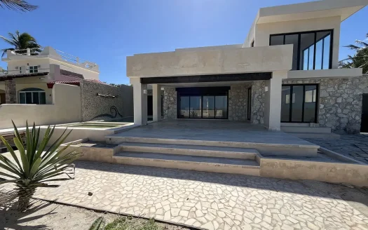 Inmobiliaria en Mérida,INMAYAB | Casa Maui Vista exterior de Casa Mau, ubicada en Telchac Puerto, un hermoso destino frente al mar en la Riviera Yucateca.